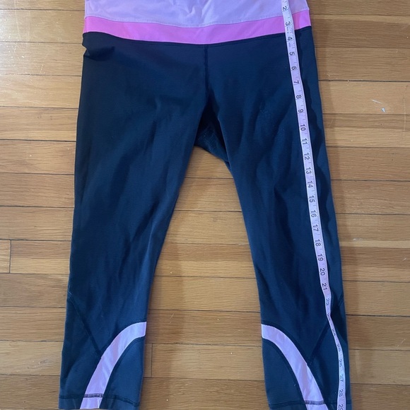 Lululemon Black & Pink Athletic Pants Size 8 Capris great condition size medium - Picture 4 of 6
